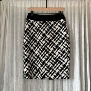White House Black Market Black and White Pencil Skirt